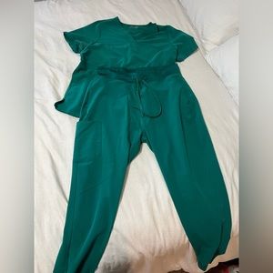 MANDALA hunter green scrub joggers and top size large